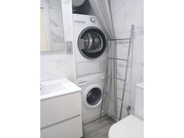 1 makuuhuone Huoneisto vuokrattavana paikassa Puerto Marina, Benalmádena mukana uima-altaan - 1 050 € (Ref: 9326175)