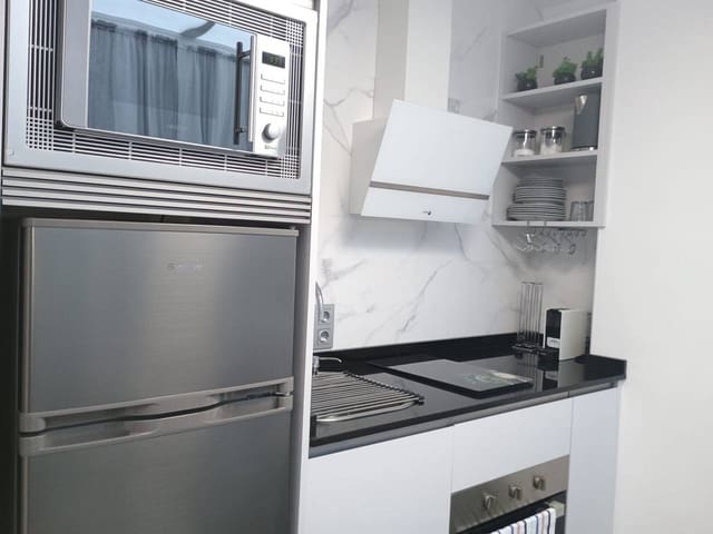 1 makuuhuone Huoneisto vuokrattavana paikassa Puerto Marina, Benalmádena mukana uima-altaan - 1 050 € (Ref: 9326175)