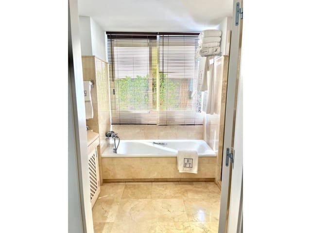 3 chambre Appartement à vendre à Río Real, Marbella avec piscine garage - 735 000 € (Ref: 9500978)