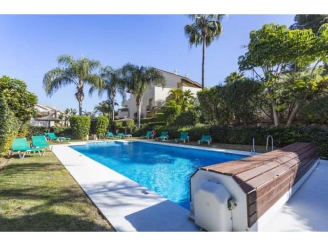 3 chambre Appartement à vendre à Río Real, Marbella avec piscine garage - 735 000 € (Ref: 9500978)