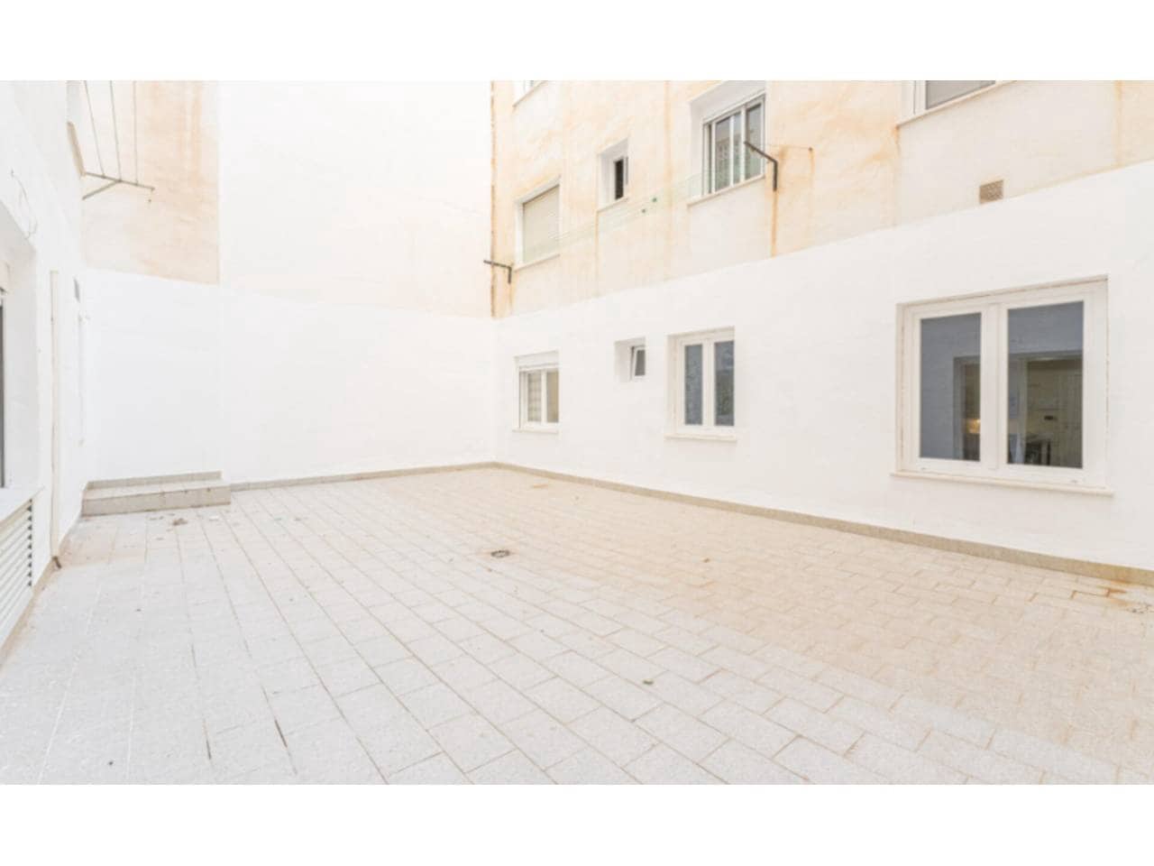 Kontor til salg i Malaga by - € 173.000 (Ref: 9508154)