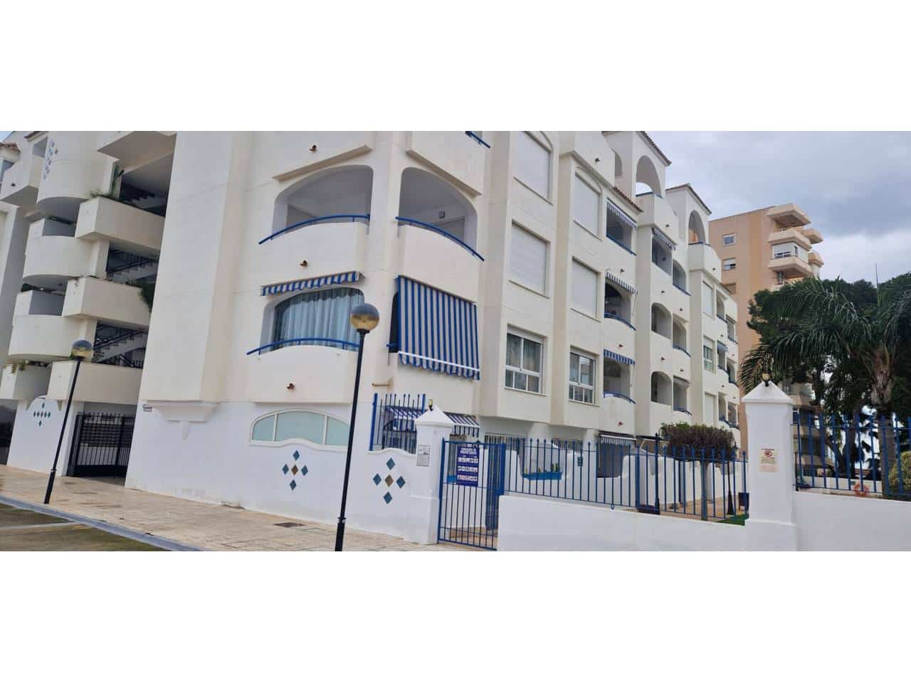 2 bedroom Apartment for sale in Benalmadena with pool garage - € 379,900 (Ref: 9560948)