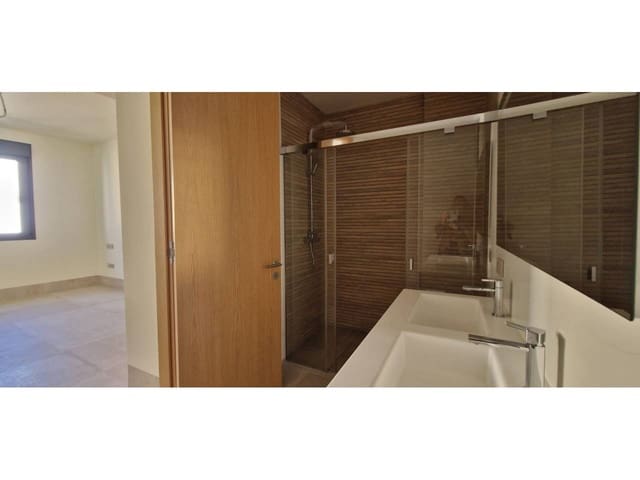 2 soveværelse Lejlighed til salg i Málaga by med garage - € 810.000 (Ref: 9725025)