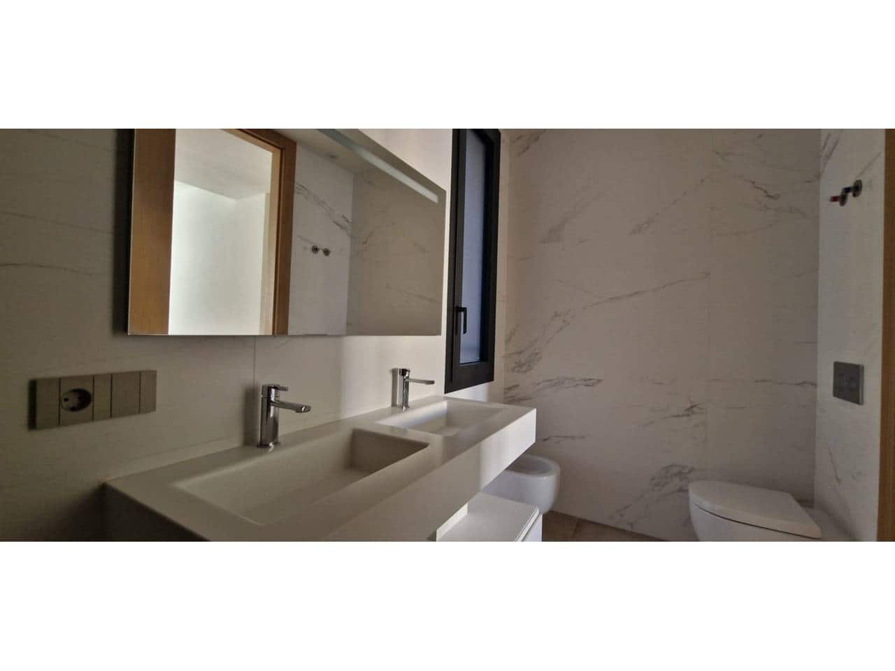 2 soveværelse Lejlighed til salg i Malaga by med garage - € 810.000 (Ref: 9725025)