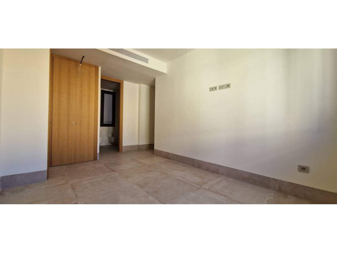 2 soveværelse Lejlighed til salg i Malaga by med garage - € 810.000 (Ref: 9725025)