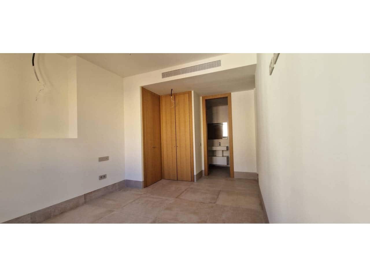 2 soveværelse Lejlighed til salg i Malaga by med garage - € 810.000 (Ref: 9725025)