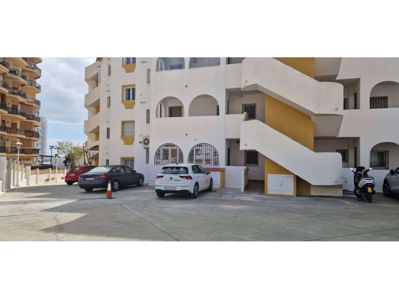 2 bedroom Apartment for sale in Torremolinos with pool - € 420,000 (Ref: 9747474)