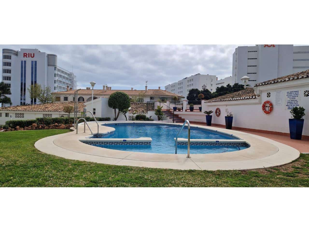 2 bedroom Apartment for sale in Torremolinos with pool - € 420,000 (Ref: 9747474)