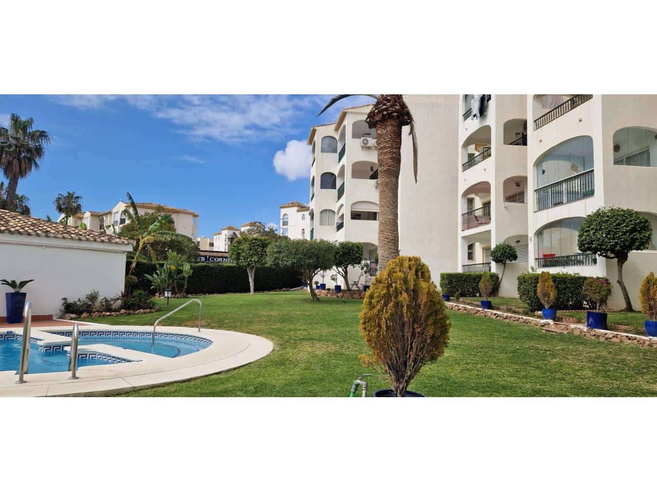 2 bedroom Apartment for sale in Torremolinos with pool - € 420,000 (Ref: 9747474)