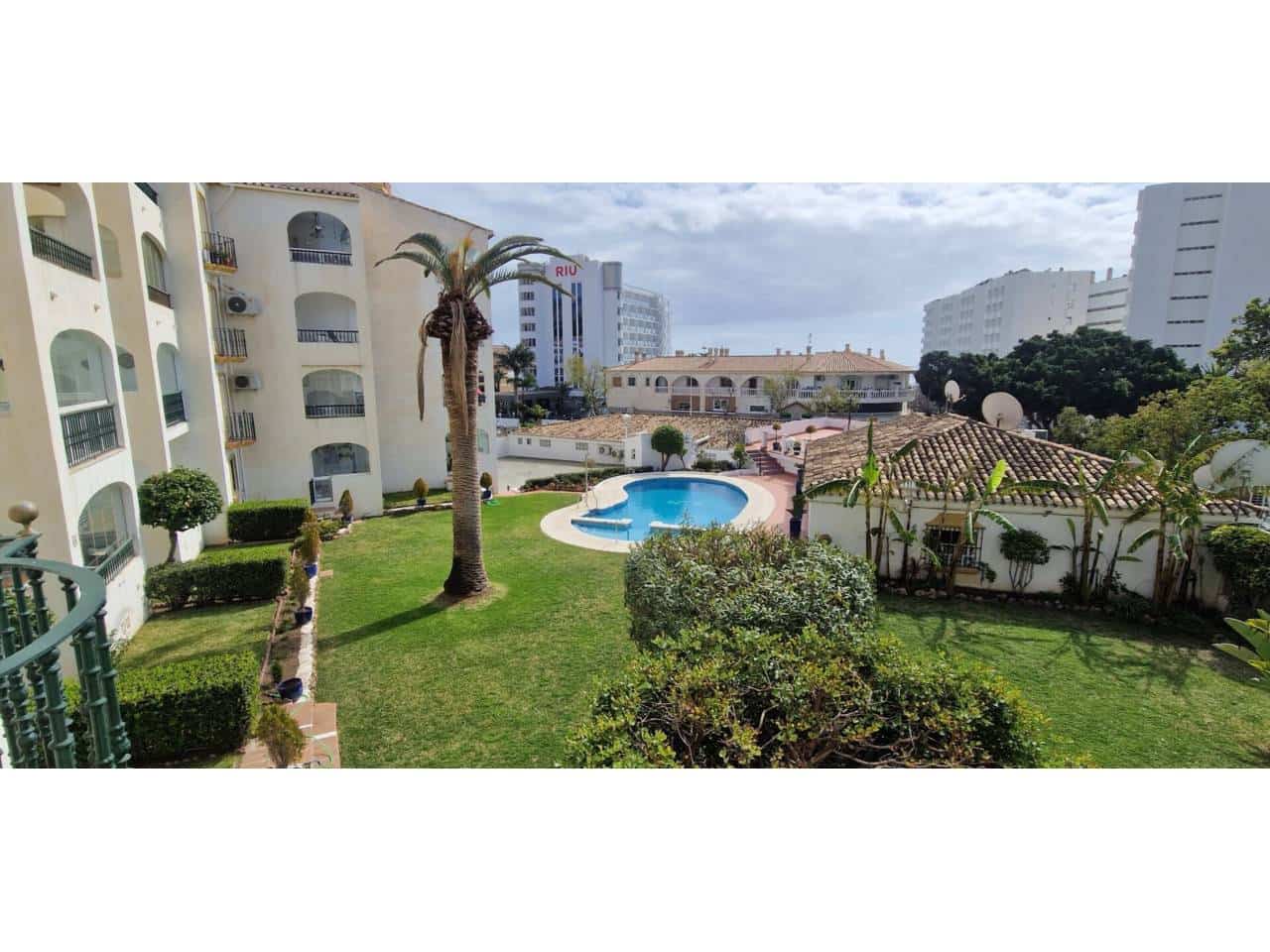 2 bedroom Apartment for sale in Torremolinos with pool - € 420,000 (Ref: 9747474)