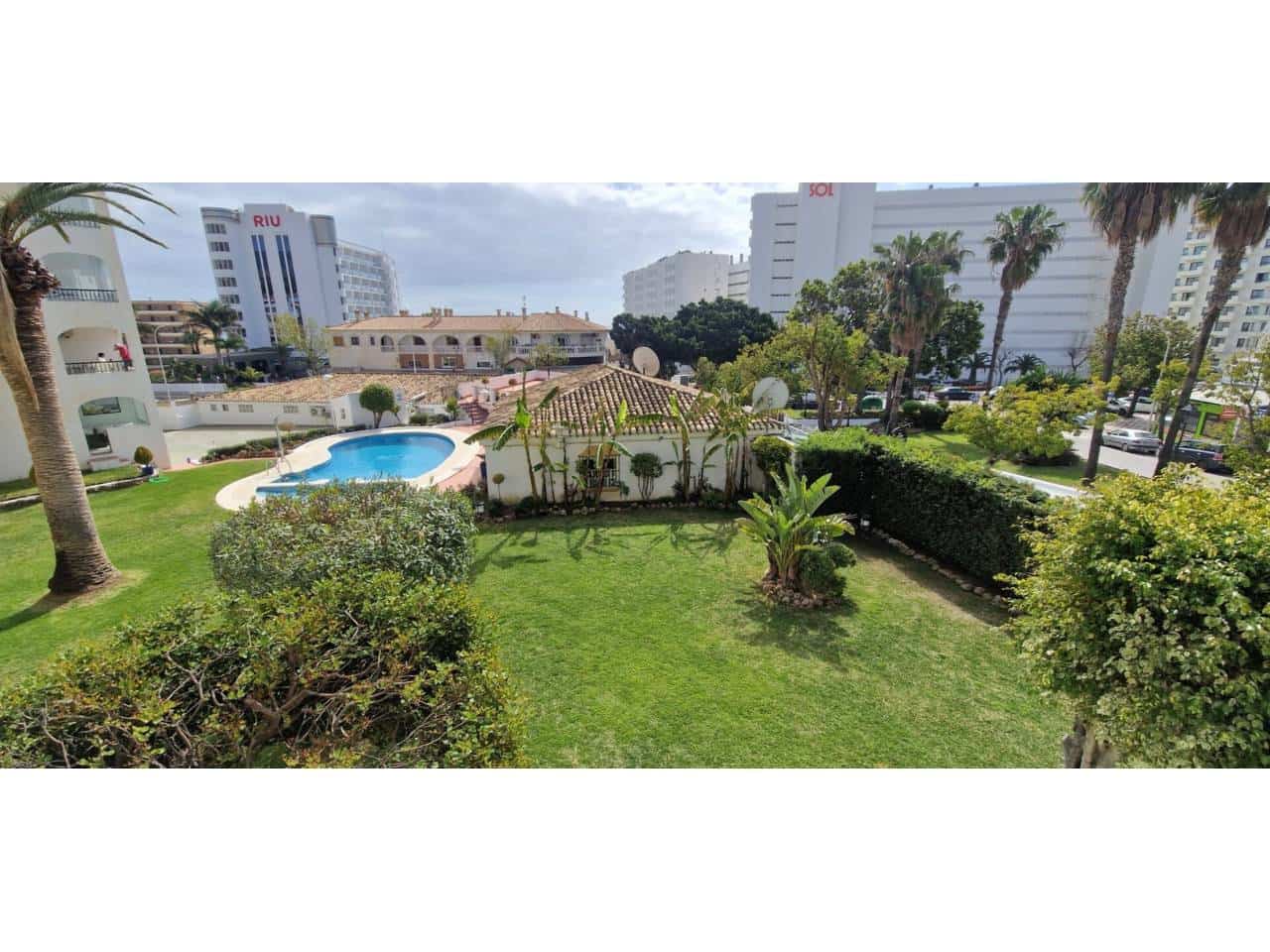 2 bedroom Apartment for sale in Torremolinos with pool - € 420,000 (Ref: 9747474)