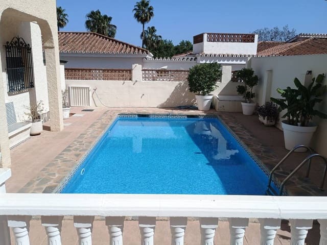 6 Zimmer Villa zu verkaufen in Benalmádena mit Pool Garage - 998.000 € (Ref: 9796576)