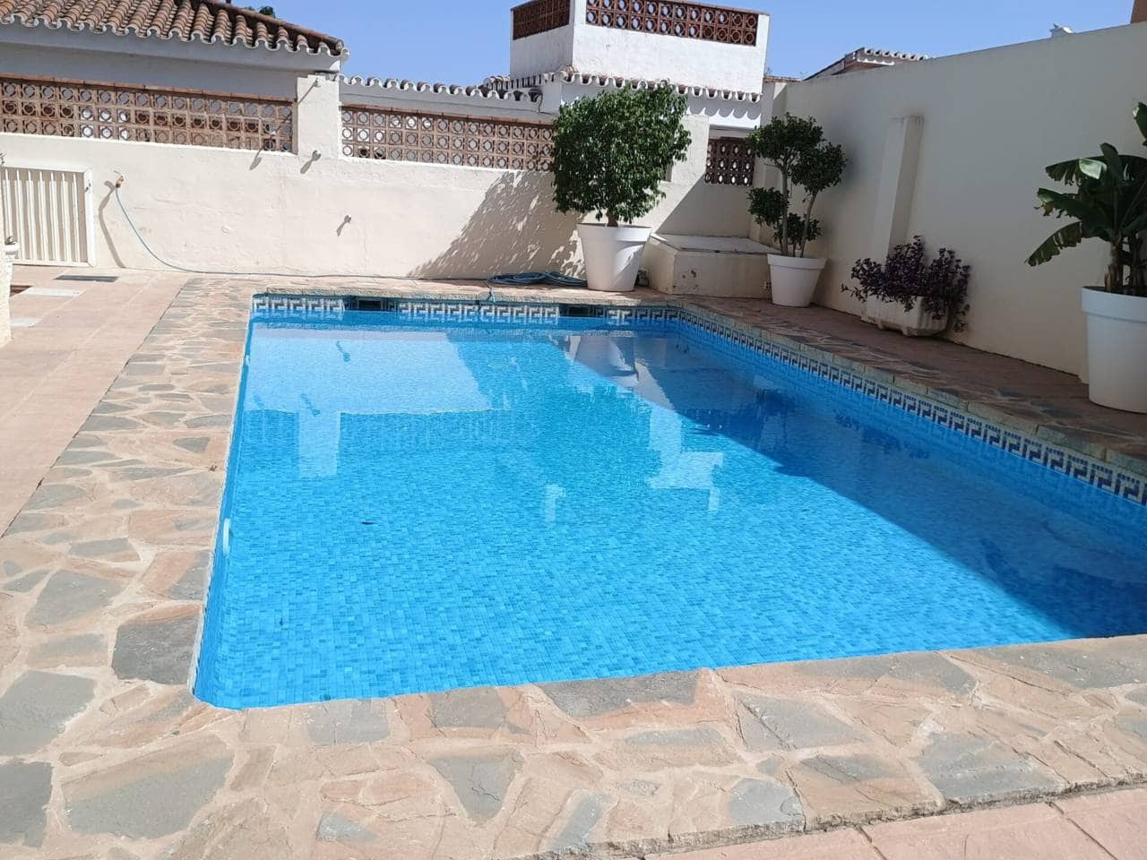 6 bedroom Villa for sale in Benalmadena with pool garage - € 998,000 (Ref: 9796576)
