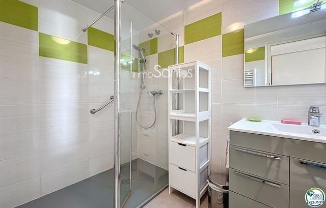 2 bedroom Flat for sale in Roses with garage - € 295,000 (Ref: 9720257)