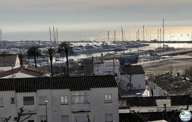 2 bedroom Flat for sale in Roses with garage - € 295,000 (Ref: 9720257)