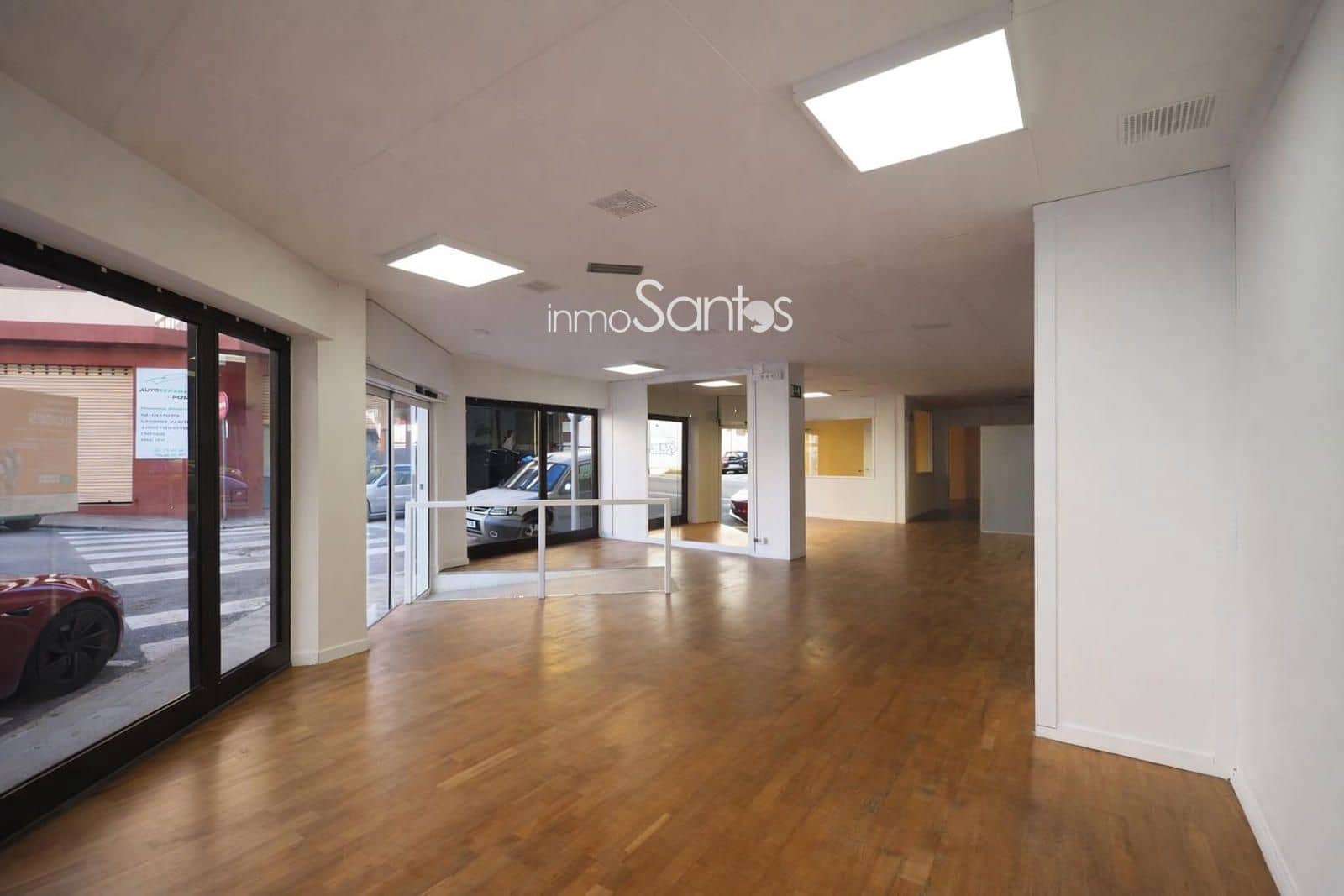 Commercial for rent in Roses - € 1,400 (Ref: 9720263)