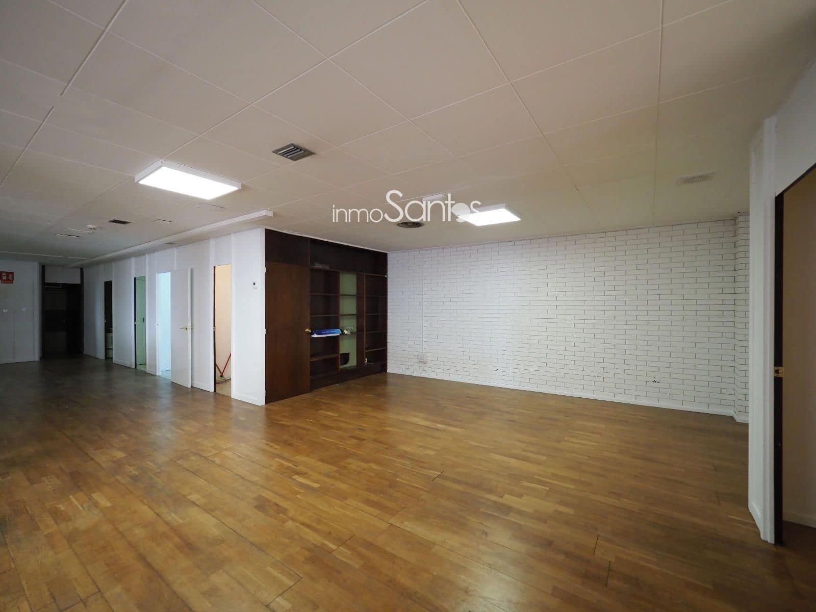 Commercial for rent in Roses - € 1,400 (Ref: 9720263)