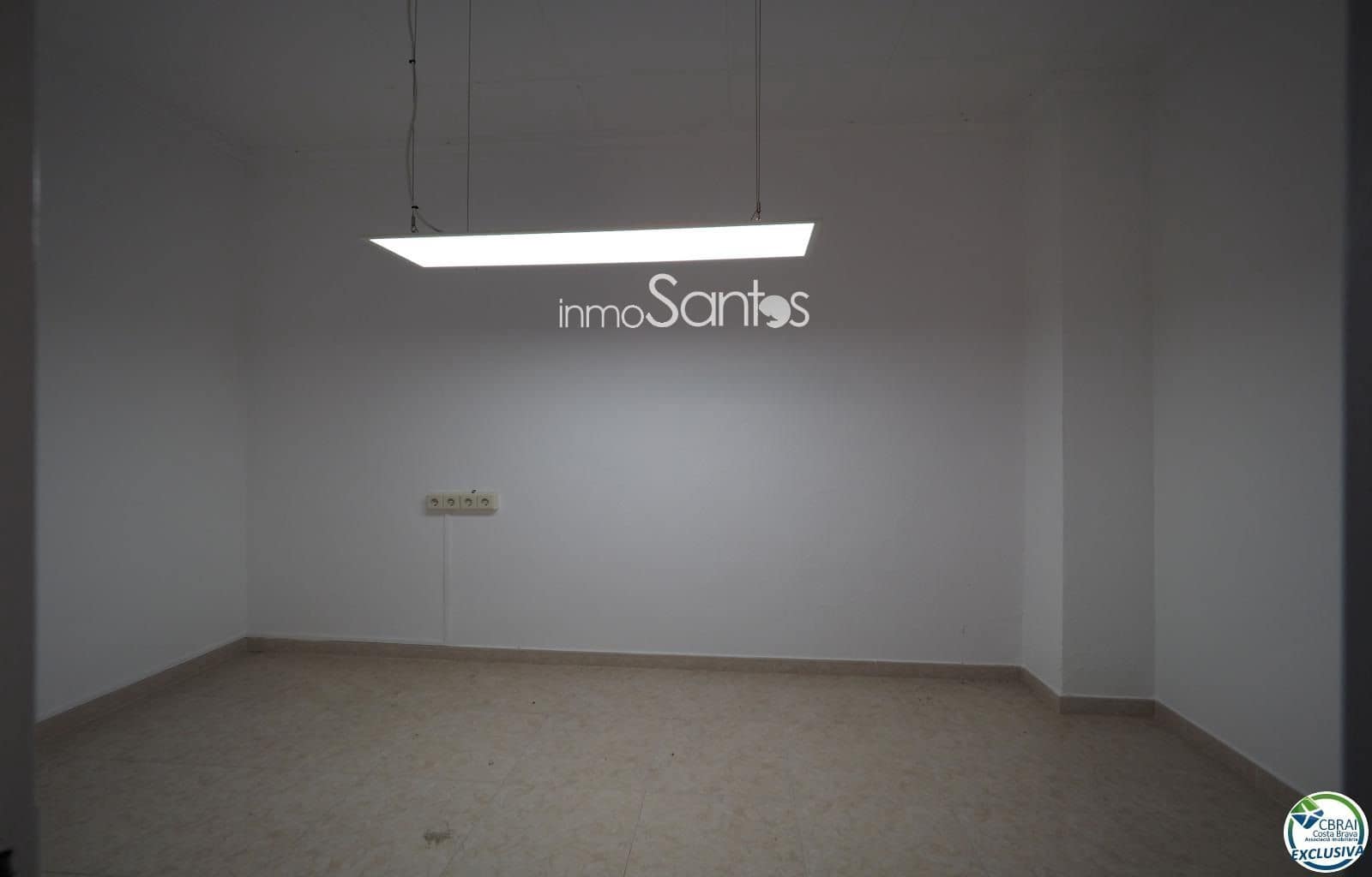 Commercial for sale in Roses - € 95,000 (Ref: 9720272)