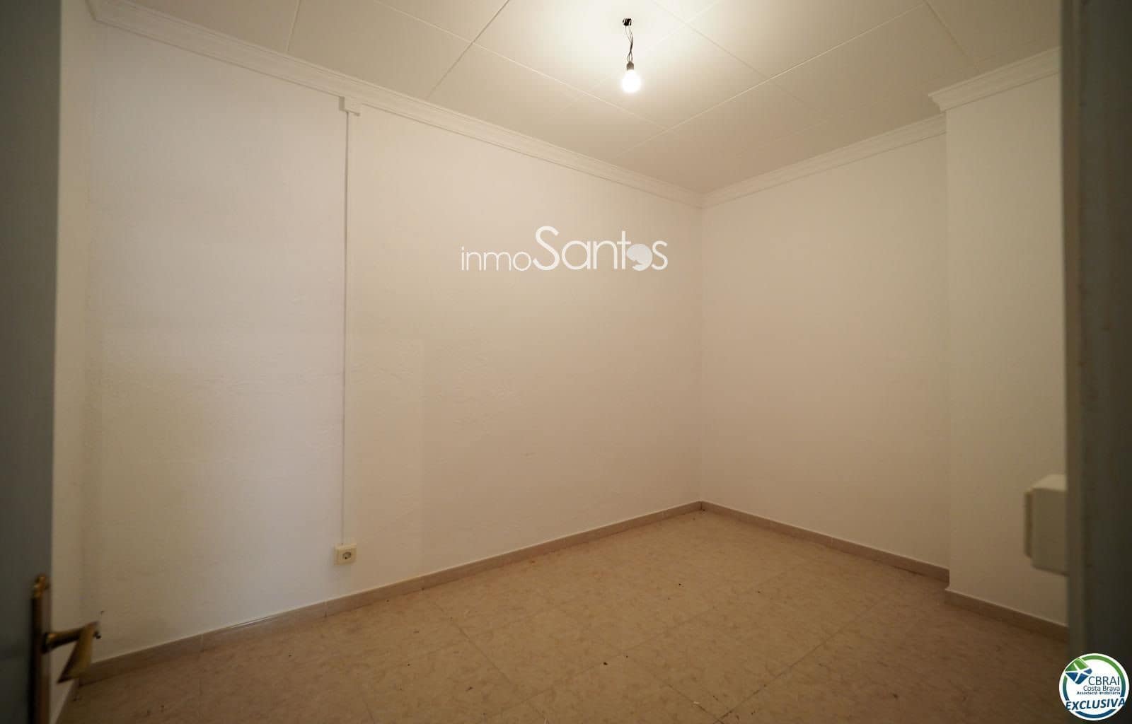 Commercial for sale in Roses - € 95,000 (Ref: 9720272)