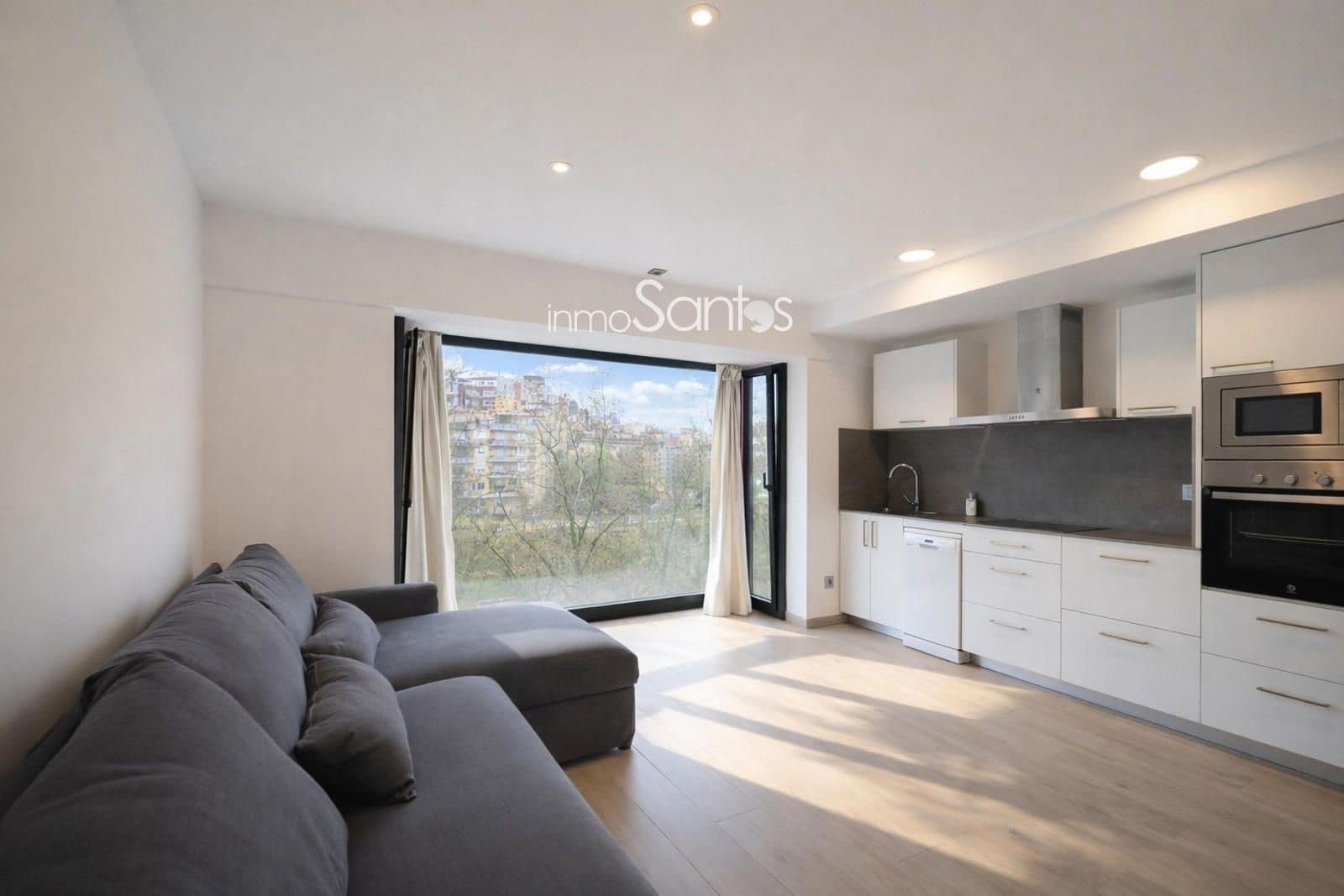 2 slaapkamer Penthouse te huur in Gerona stad - € 1.400 (Ref: 9720278)