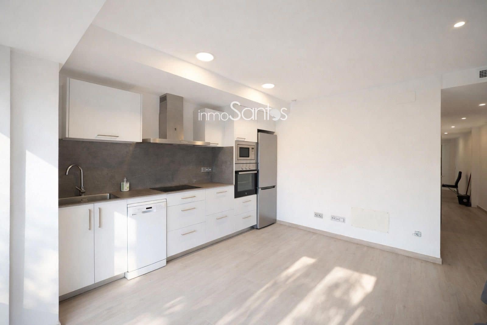 2 slaapkamer Penthouse te huur in Gerona stad - € 1.400 (Ref: 9720278)