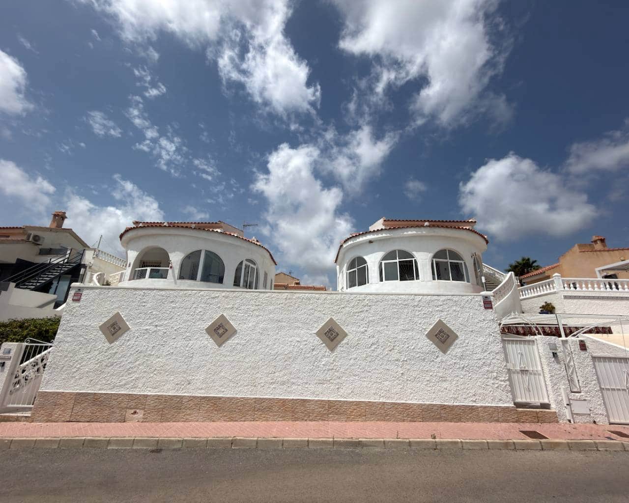 4 soveværelse Villa til salg i Ciudad Quesada med swimmingpool garage - € 439.000 (Ref: 10008010)