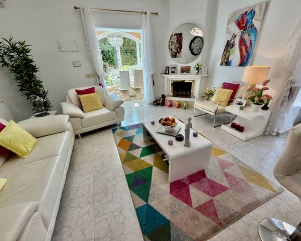 4 bedroom Villa for sale in Doña Pepa, Rojales with pool garage - € 575,000 (Ref: 10014663)