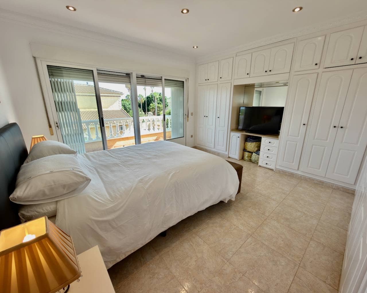 4 bedroom Villa for sale in Dona Pepa with pool garage - € 575,000 (Ref: 10014663)