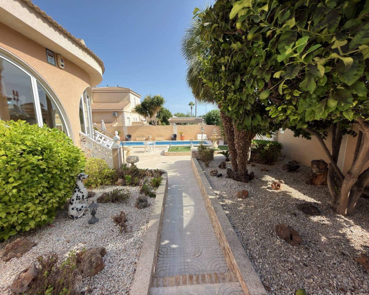 4 bedroom Villa for sale in Dona Pepa with pool garage - € 575,000 (Ref: 10014663)