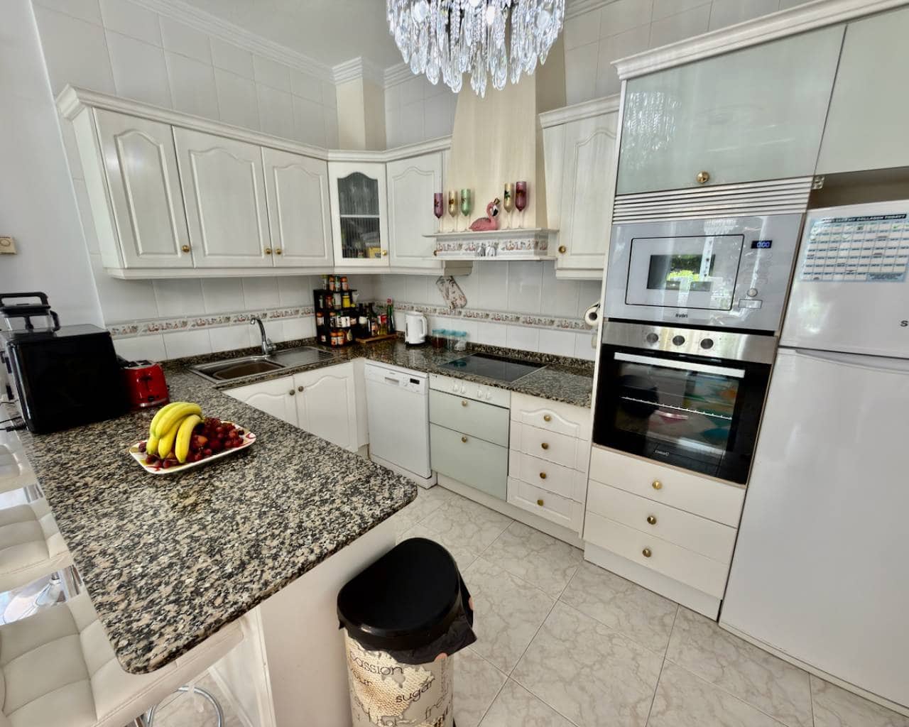 4 bedroom Villa for sale in Dona Pepa with pool garage - € 575,000 (Ref: 10014663)