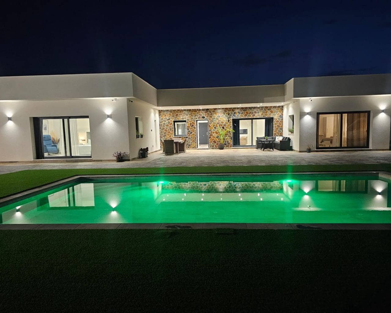 4 soveværelse Villa til salg i Ciudad Quesada med swimmingpool garage - € 1.300.000 (Ref: 10035797)