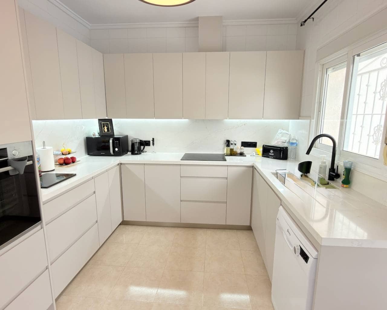 3 soverom Villa til salgs i Ciudad Quesada med svømmebasseng garasje - € 650 000 (Ref: 10112123)