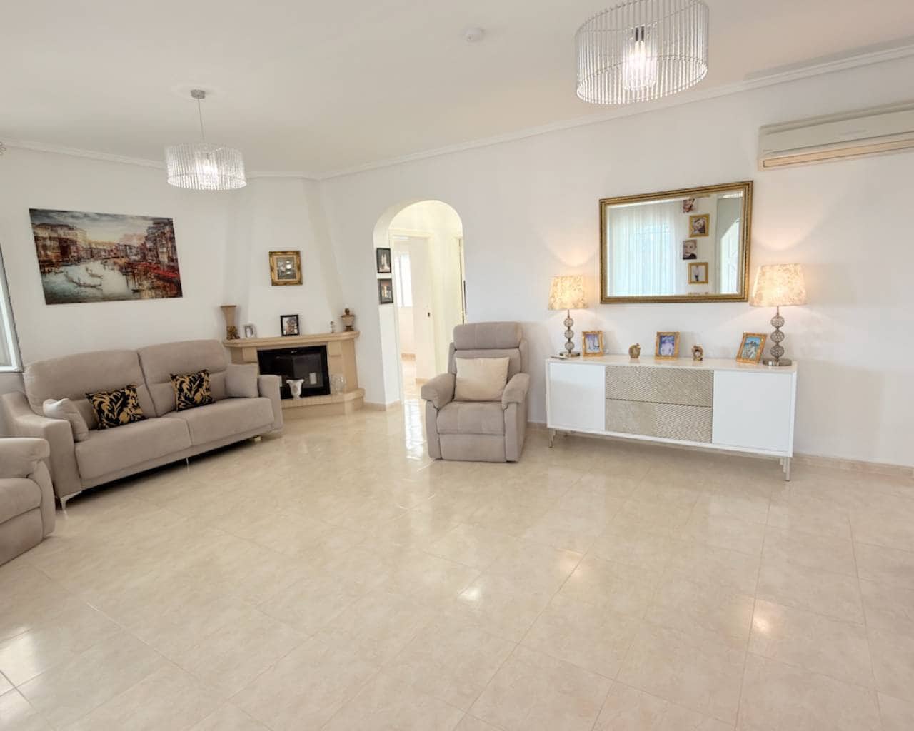 3 soverom Villa til salgs i Ciudad Quesada med svømmebasseng garasje - € 650 000 (Ref: 10112123)