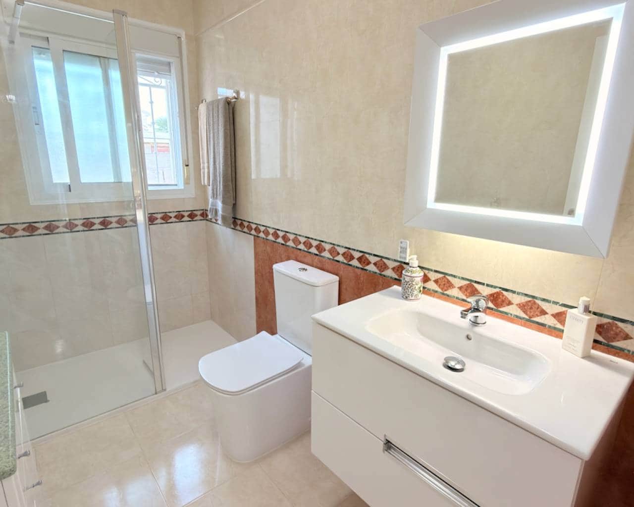 3 soverom Villa til salgs i Ciudad Quesada med svømmebasseng garasje - € 650 000 (Ref: 10112123)