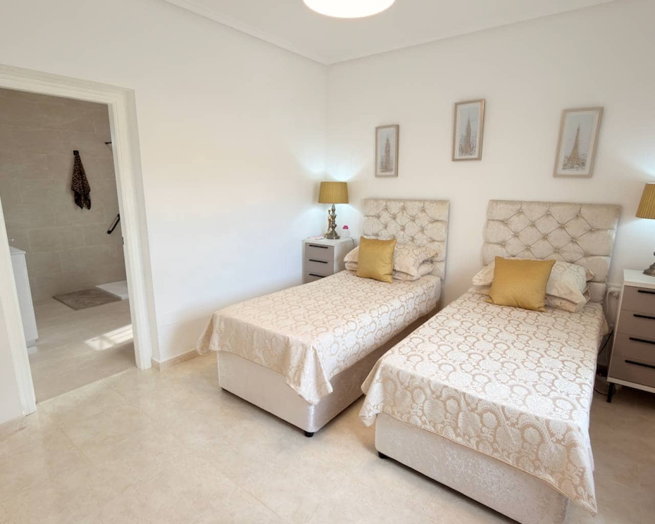 3 soverom Villa til salgs i Ciudad Quesada med svømmebasseng garasje - € 650 000 (Ref: 10112123)