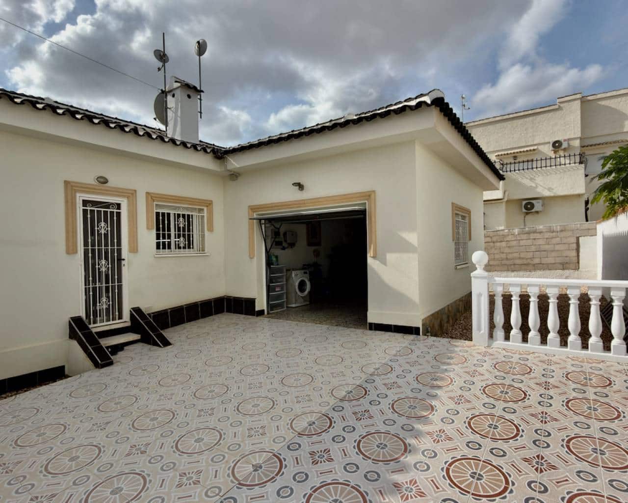 3 soverom Villa til salgs i Ciudad Quesada med svømmebasseng garasje - € 650 000 (Ref: 10112123)