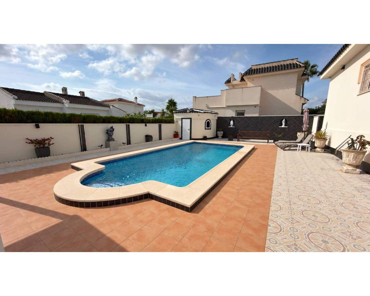 3 soverom Villa til salgs i Ciudad Quesada med svømmebasseng garasje - € 650 000 (Ref: 10112123)