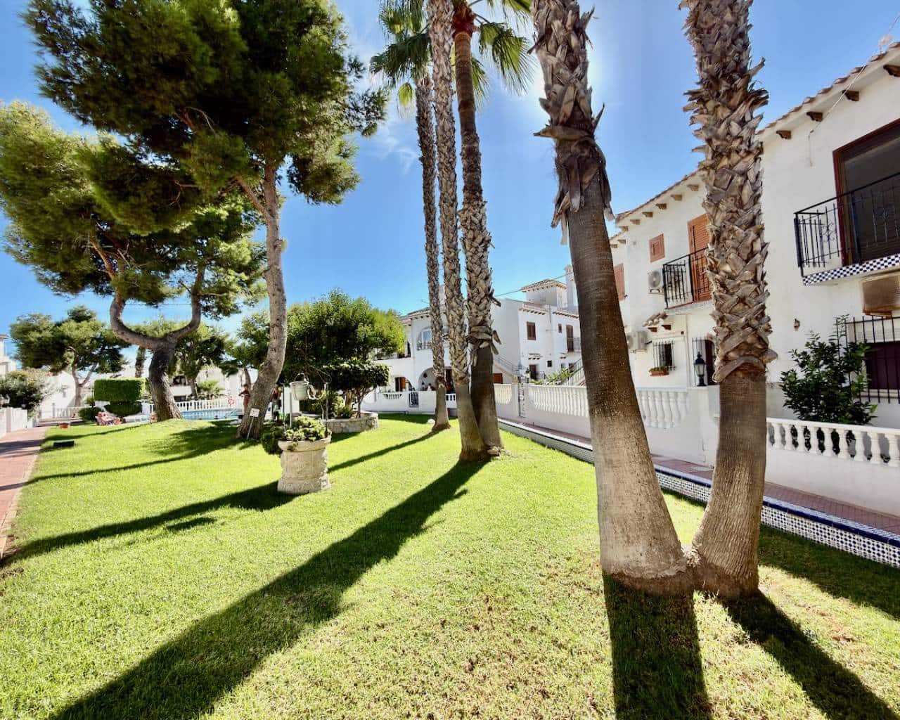 2 soveværelse Lejlighed til salg i Torrevieja med swimmingpool garage - € 160.000 (Ref: 10117092)