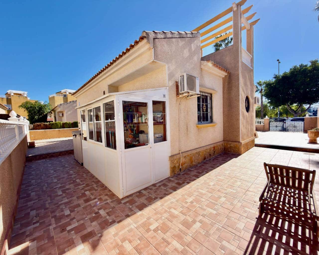 3 soveværelse Villa til salg i Guardamar del Segura med swimmingpool garage - € 399.995 (Ref: 10179380)
