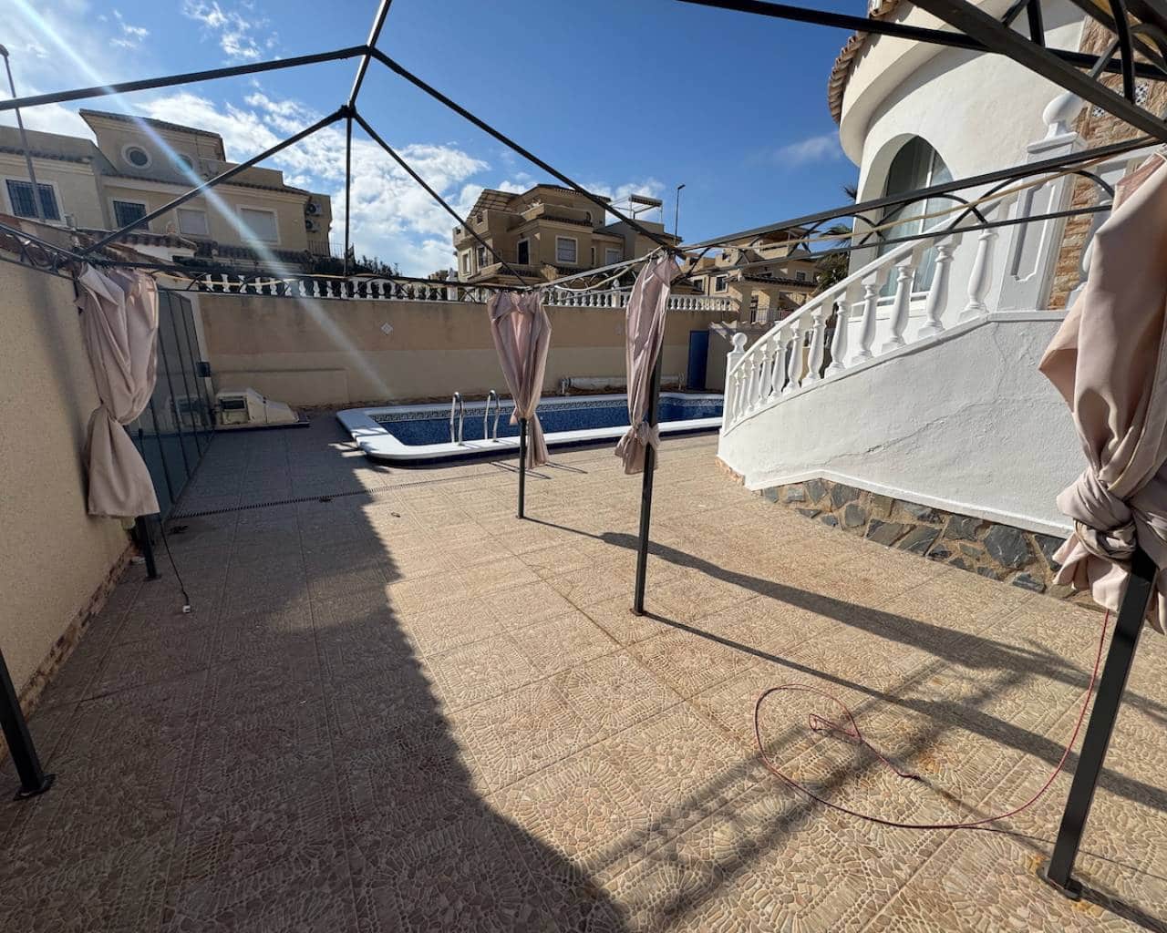 4 soveværelse Villa til salg i Lo Pepin med swimmingpool garage - € 375.000 (Ref: 4915302)