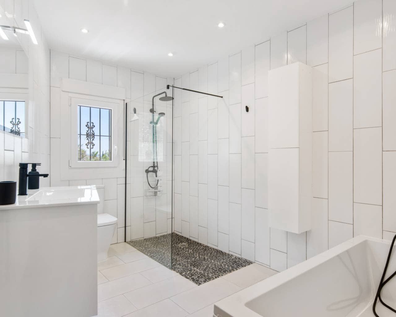 4 soveværelse Finca/Landehus til salg i Catral med swimmingpool garage - € 565.000 (Ref: 7013680)