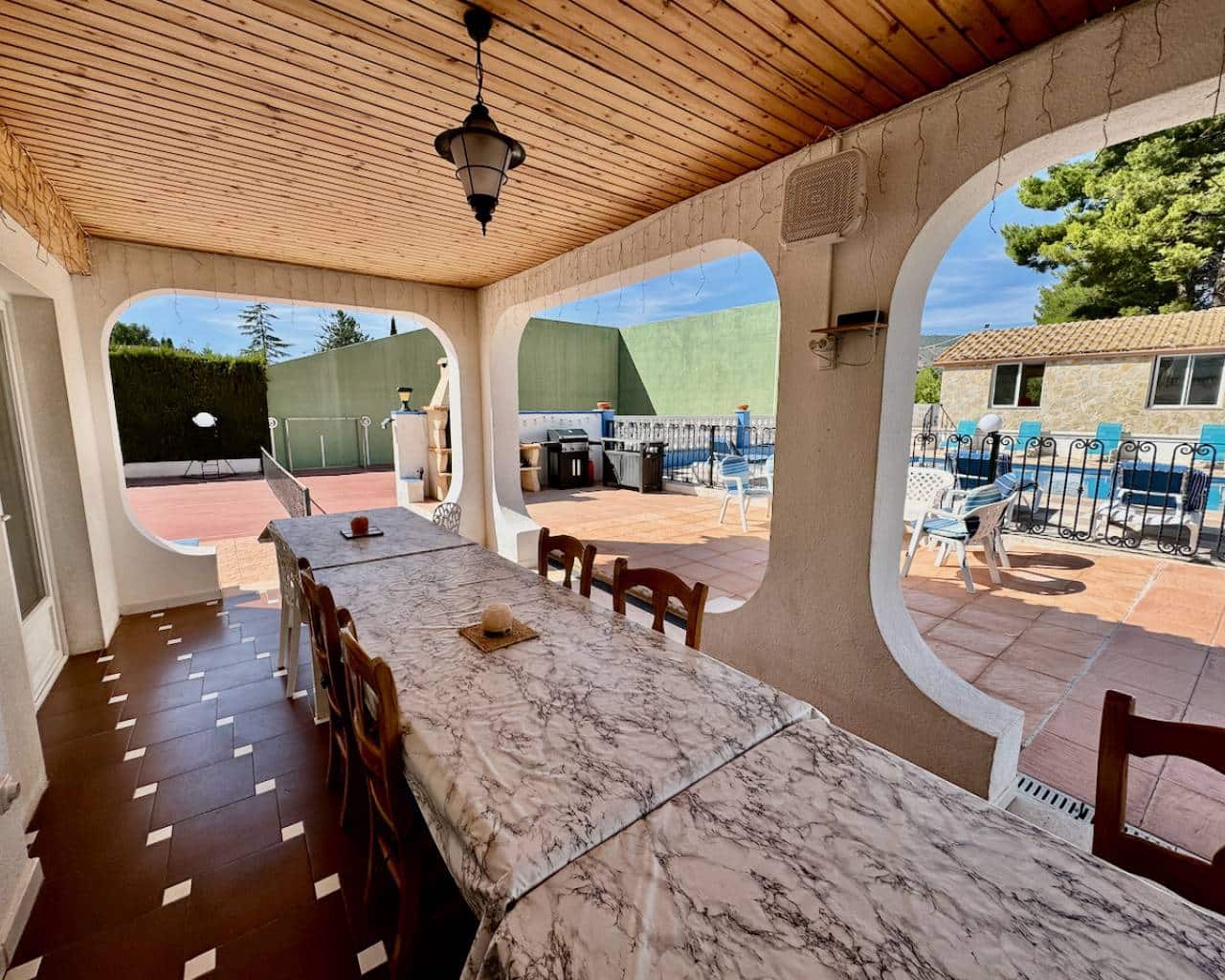 8 soveværelse Villa til salg i Castalla med swimmingpool garage - € 655.000 (Ref: 8569181)