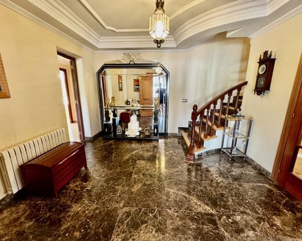 8 bedroom Villa for sale in Castalla with pool garage - € 655,000 (Ref: 8569181)