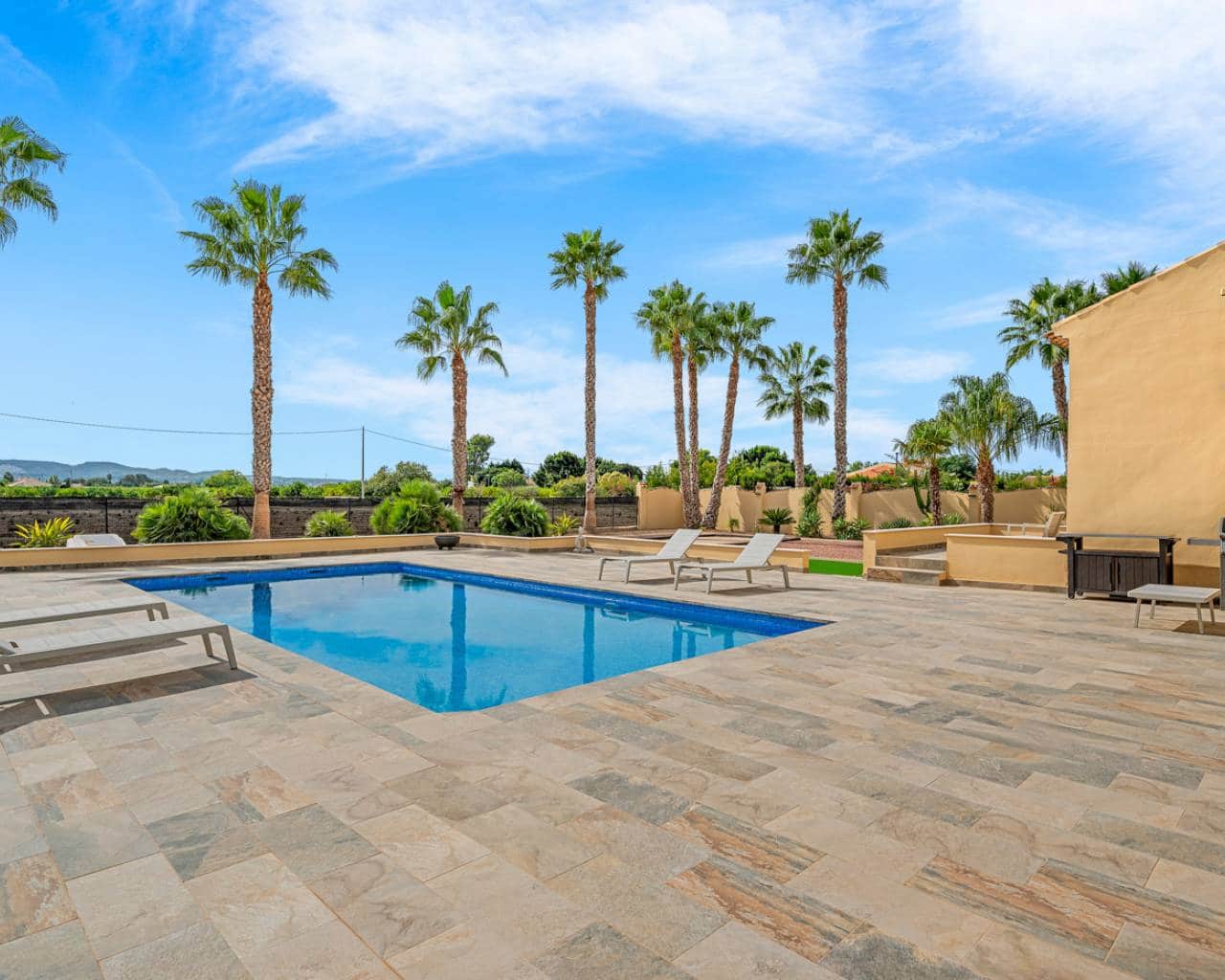 2 bedroom Villa for sale in Rafal with pool - € 395,000 (Ref: 8585786)