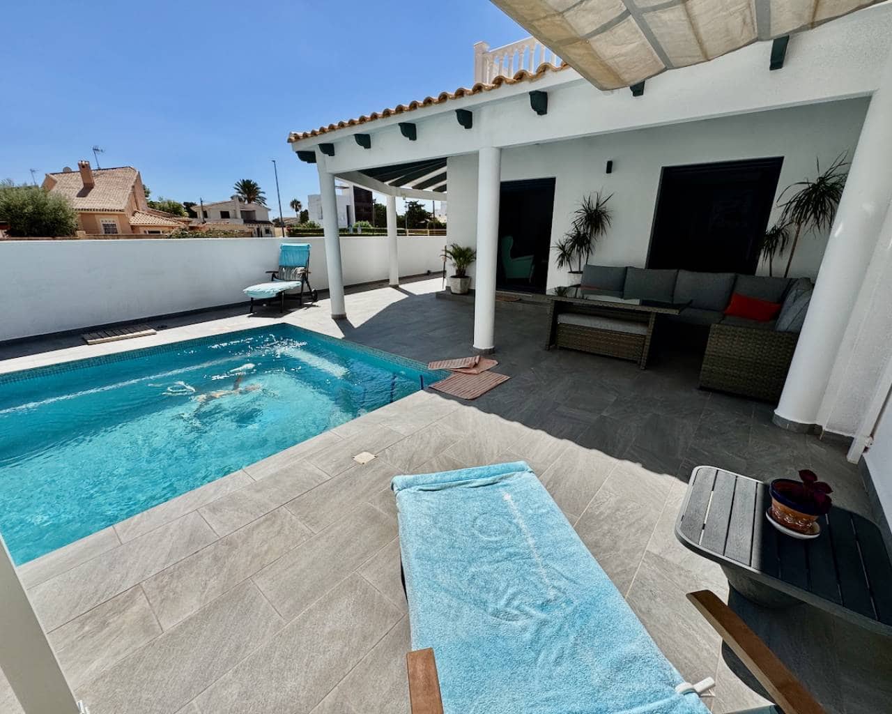 3 bedroom Villa for sale in Punta Prima with pool garage - € 750,000 (Ref: 9221604)