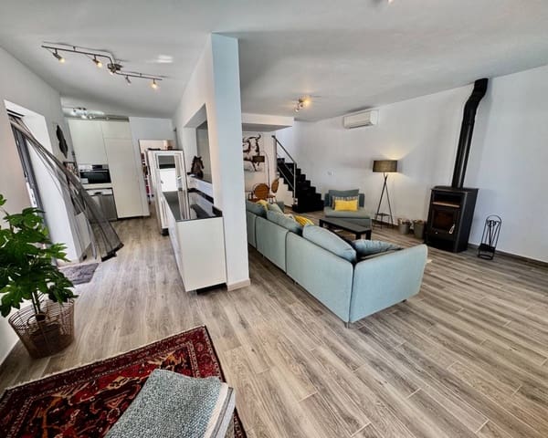 3 soveværelse Villa til salg i Punta Prima, Torrevieja med swimmingpool garage - € 750.000 (Ref: 9221604)