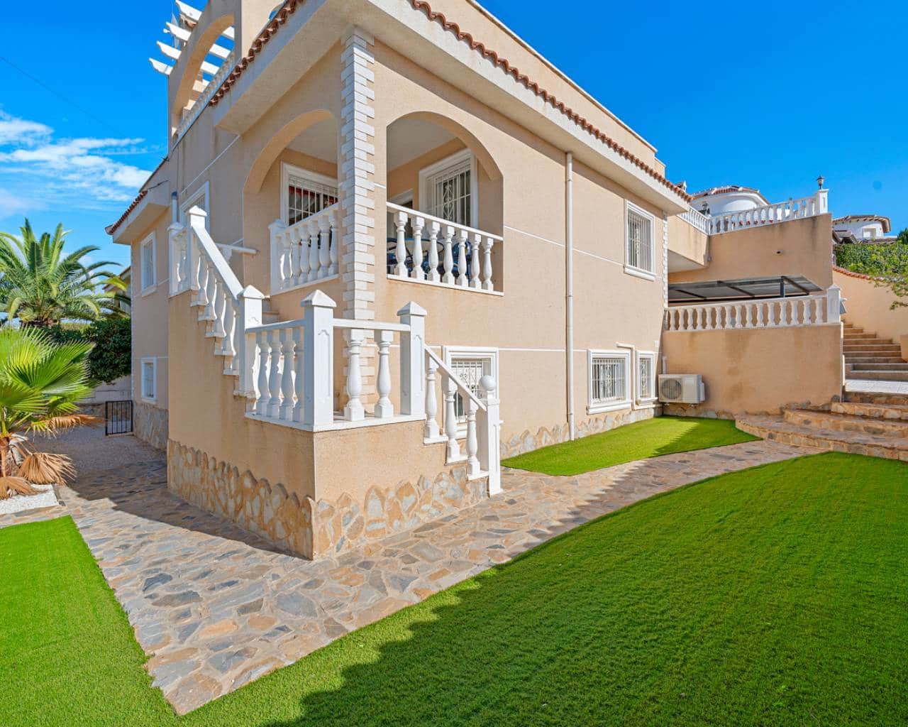 7 bedroom Villa for sale in Ciudad Quesada with pool garage - € 650,000 (Ref: 9251653)