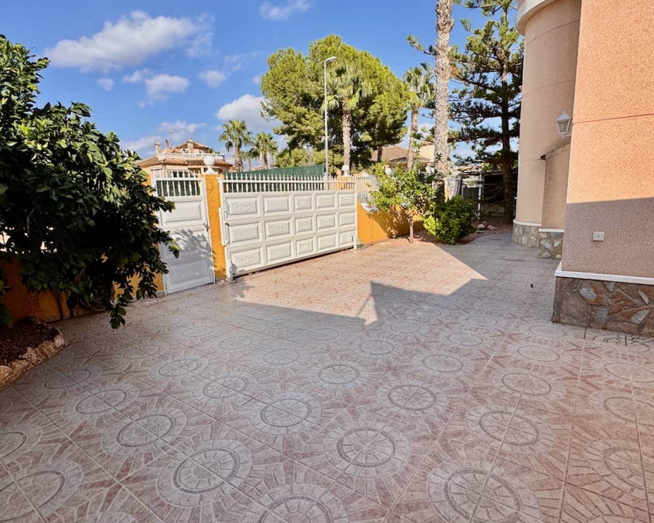 5 soveværelse Villa til salg i Benferri med swimmingpool garage - € 350.000 (Ref: 9283024)