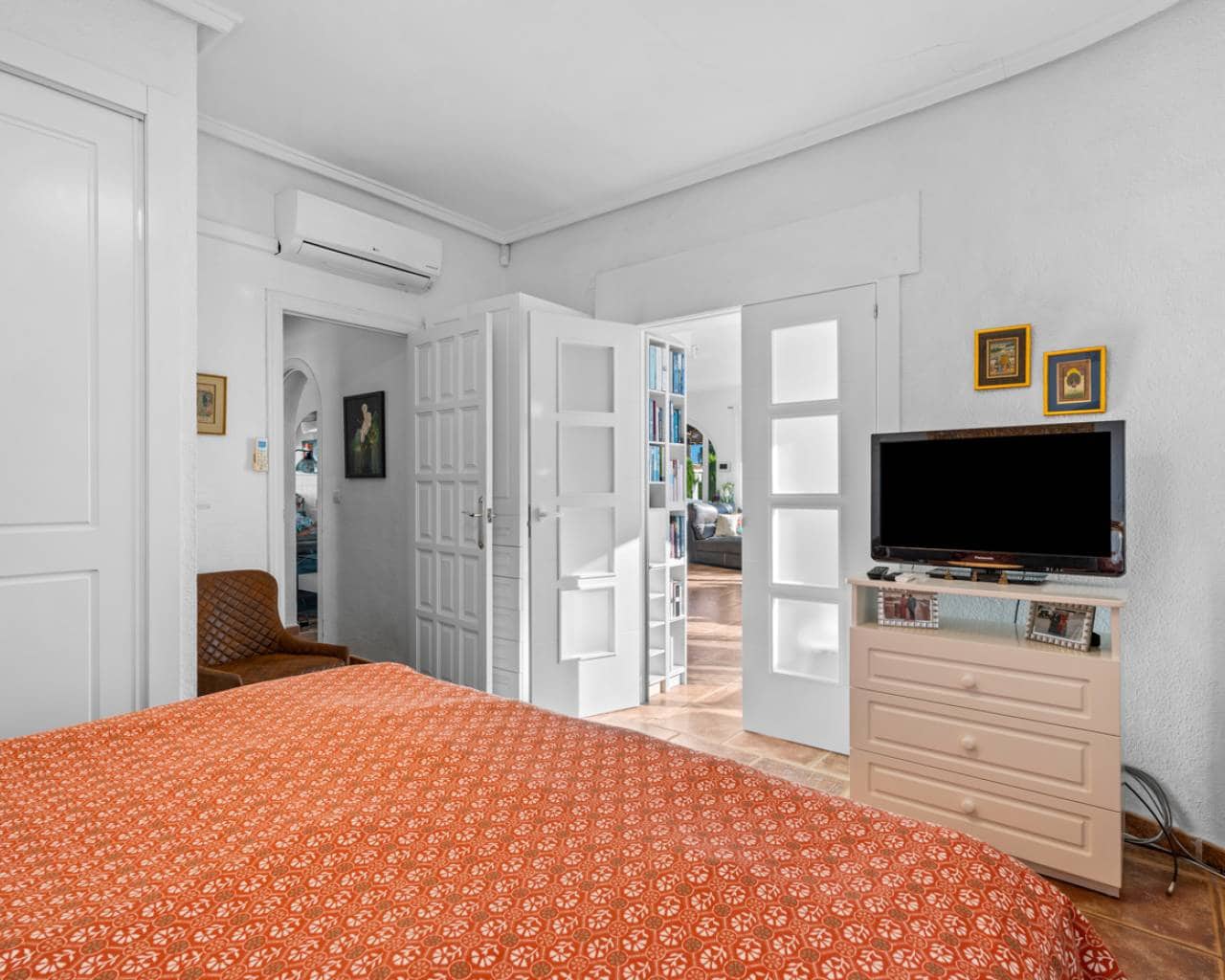 4 Zimmer Villa zu verkaufen in Ciudad Quesada mit Pool Garage - 650.000 € (Ref: 9352898)