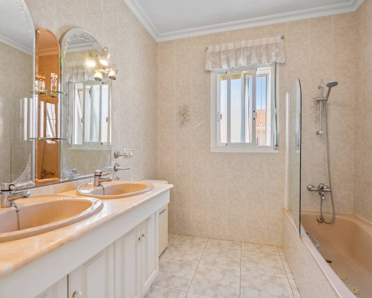 4 quarto Moradia para venda em Ciudad Quesada com piscina garagem - 850 000 € (Ref: 9378271)